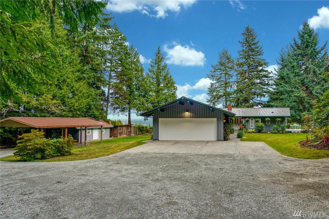 Property Photo:  19236 SE 62nd Place  WA 98027 