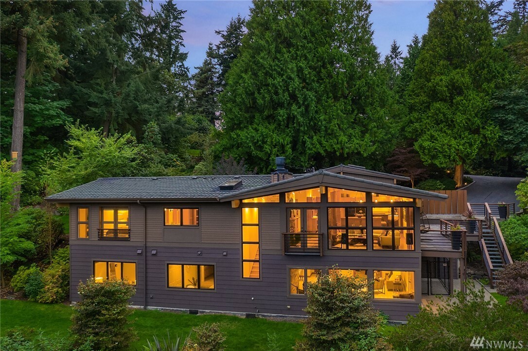 Property Photo:  202 Northside Rd  WA 98004 