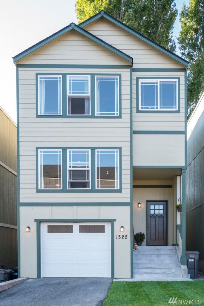 Property Photo:  1522  Historic Lane  WA 98801