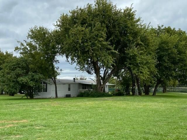 Property Photo:  200 Circle Del Rio  TX 76078 