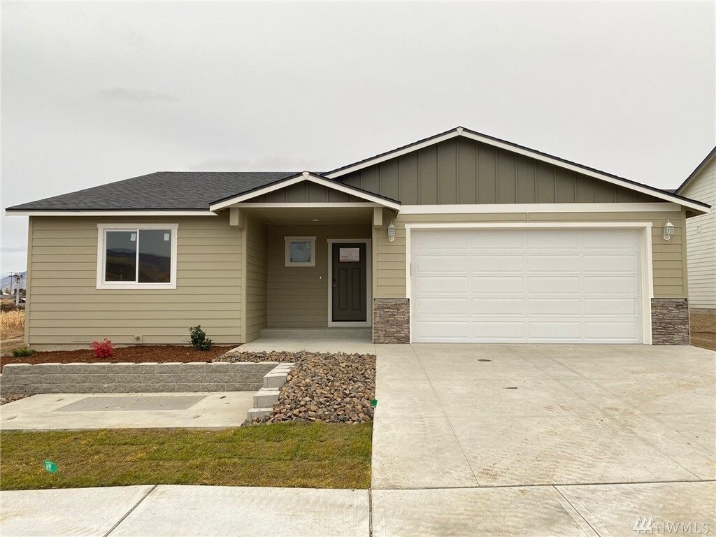 Property Photo:  2205 2nd St SE  WA 98802