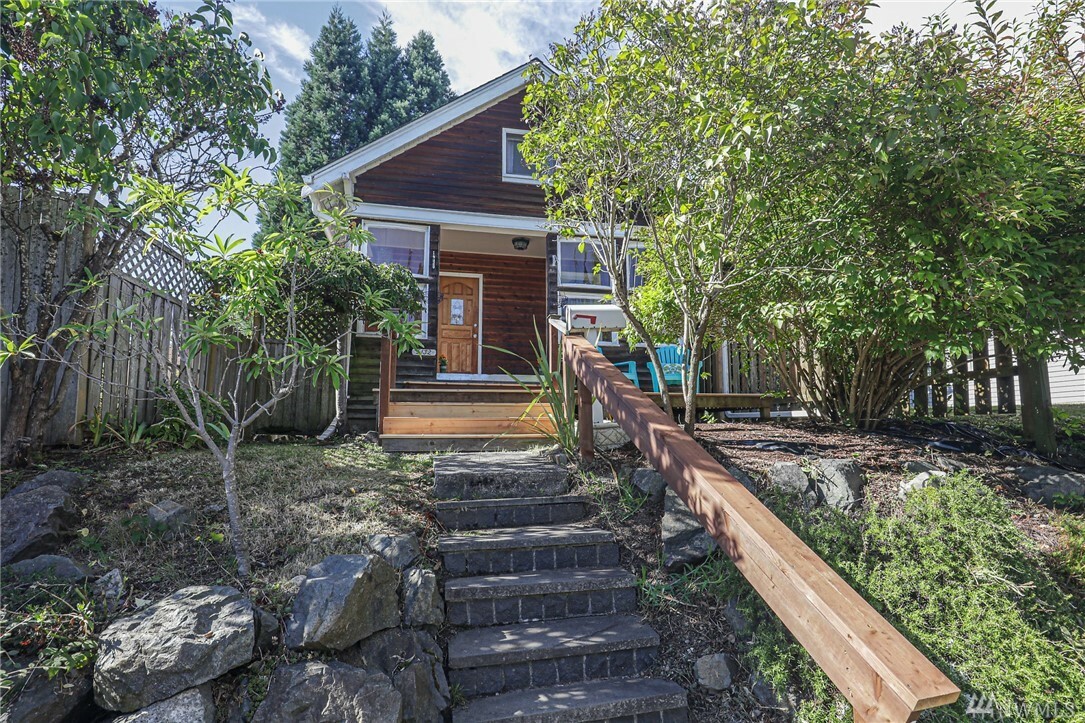 Property Photo:  5132 S Dawson St  WA 98118 