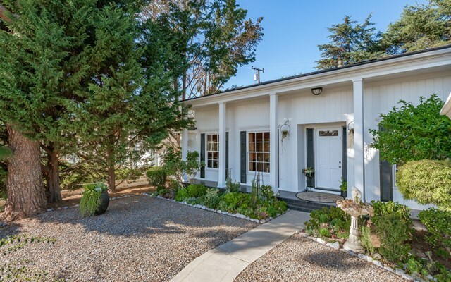 Property Photo:  392 Saul Place  CA 93004 