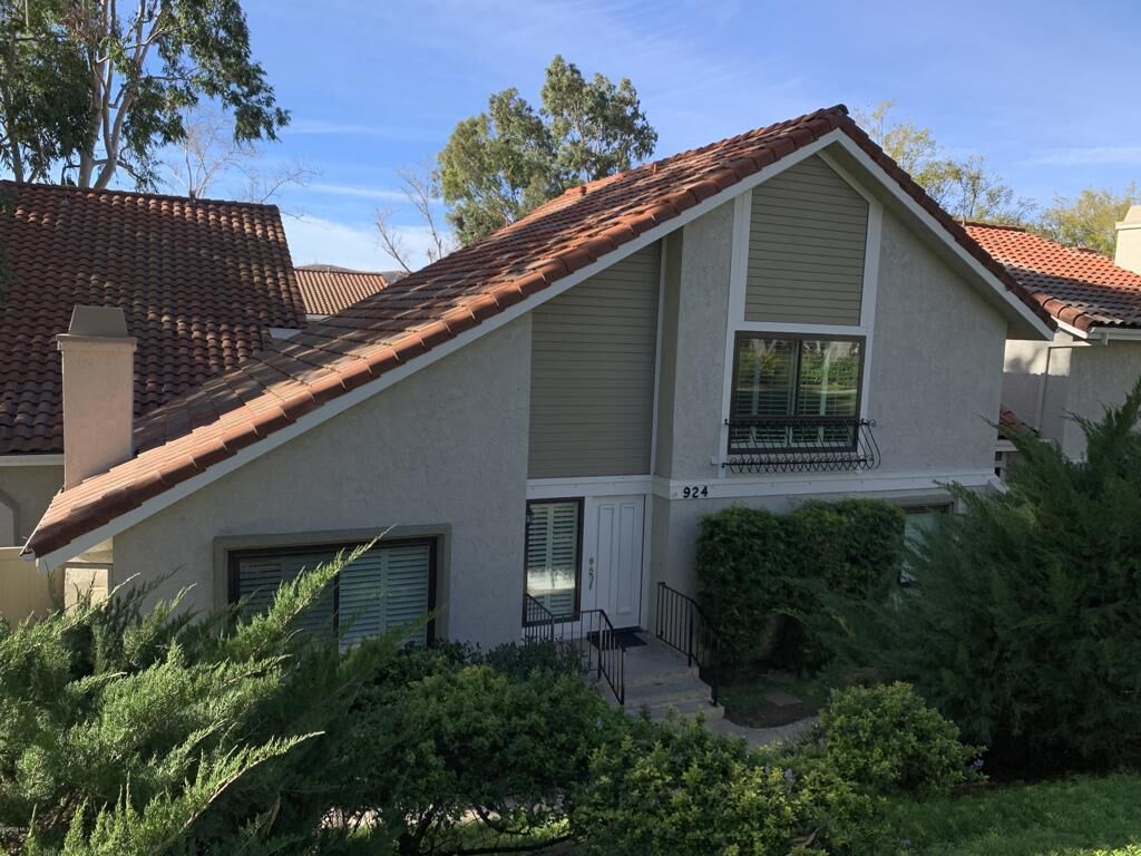 Property Photo:  924 Thistlegate Road  CA 91377 