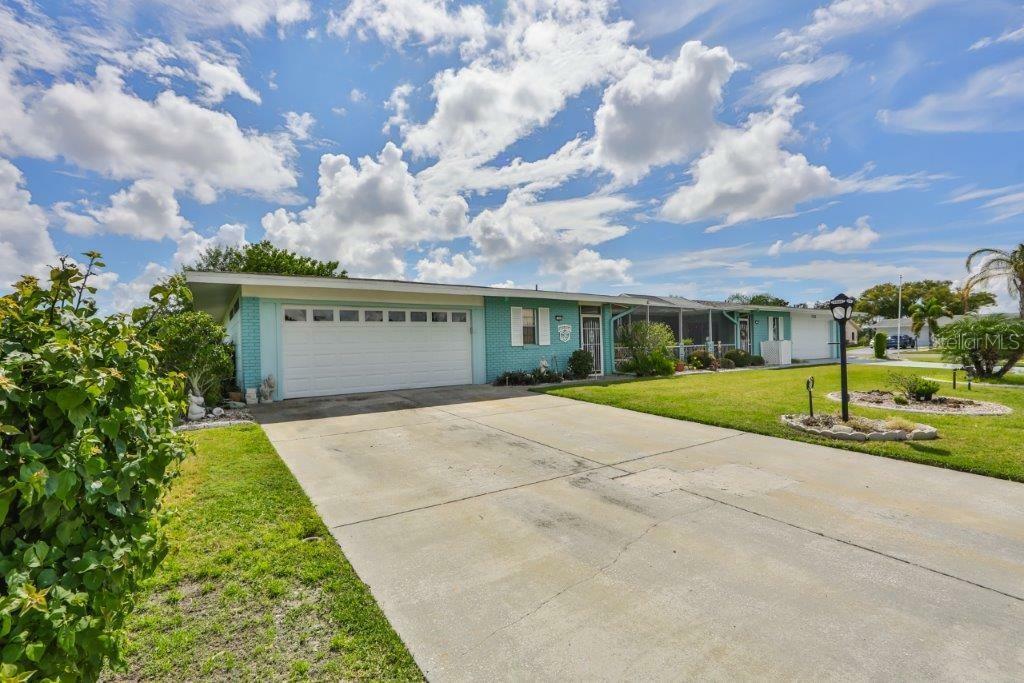 Property Photo:  1520 Hartwick Drive  FL 33573 