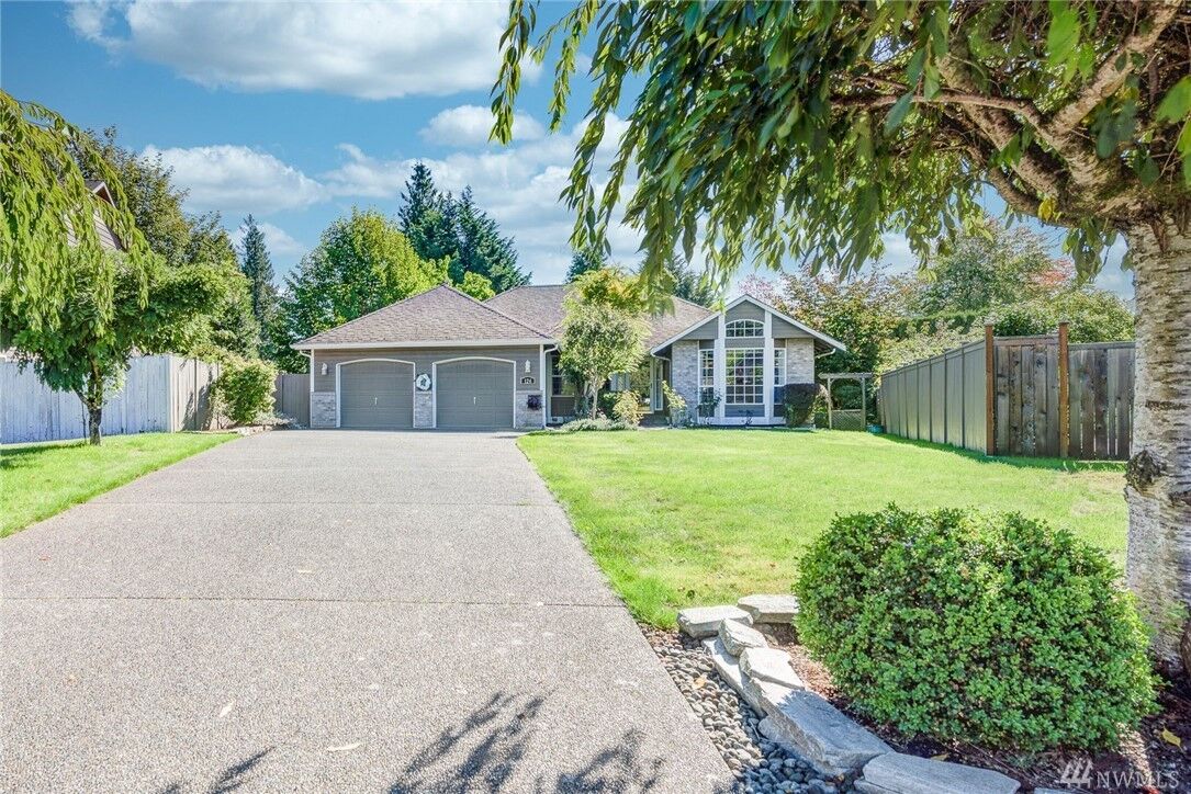 Property Photo:  124 173 St SW  WA 98012 