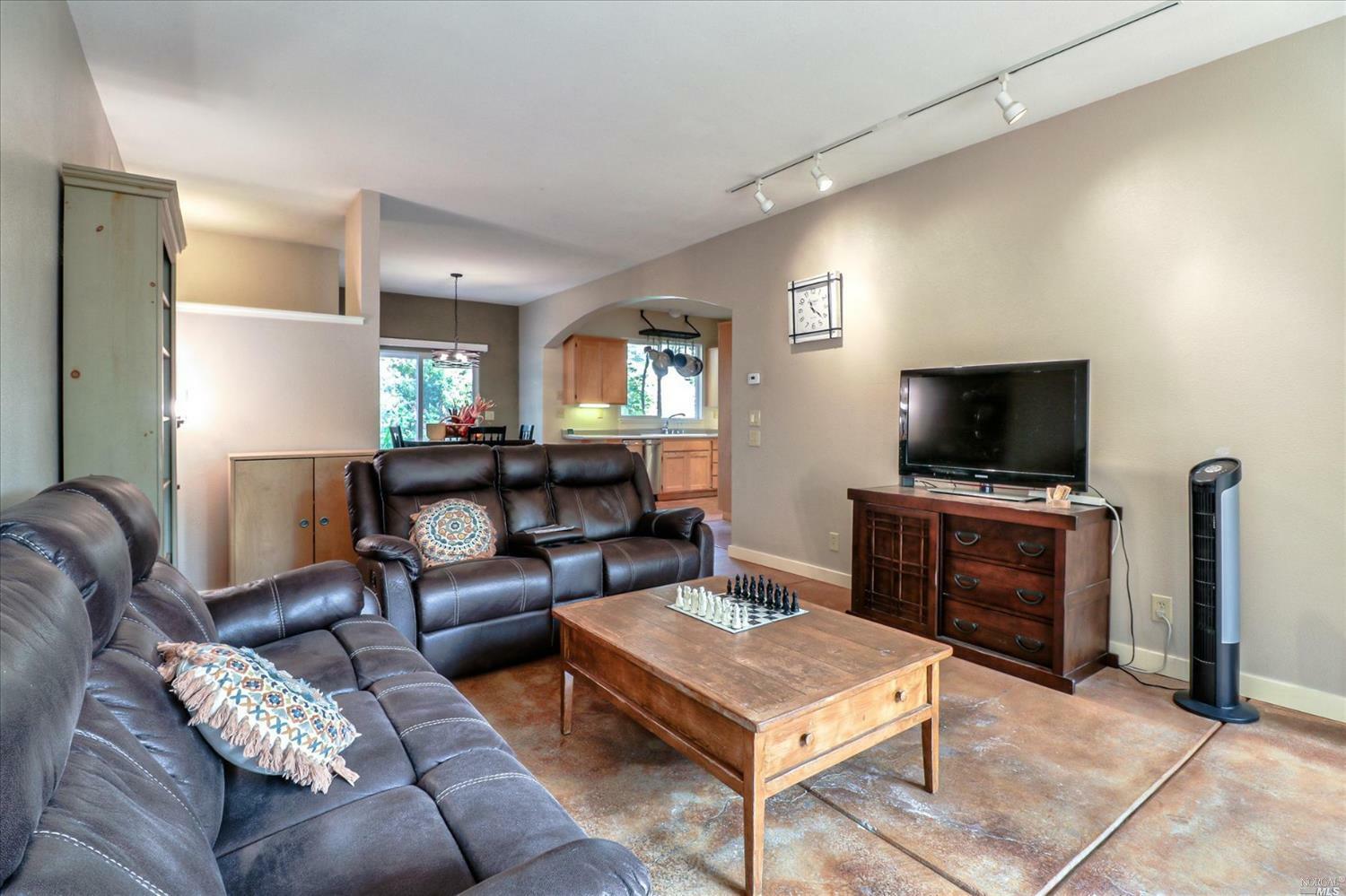 Property Photo:  692 Robinson Road  CA 95472 