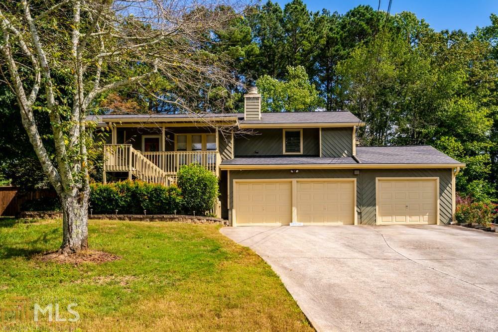 Property Photo: 110 W Putnam Ferry Rd GA 30189