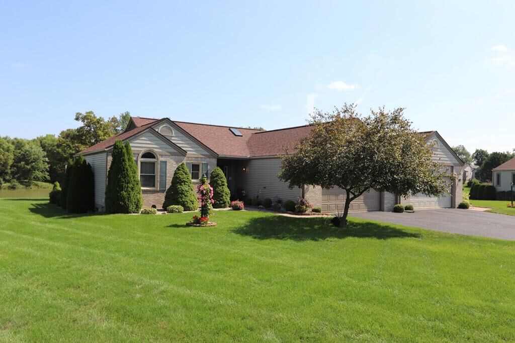 Property Photo: 9347 Hillside Court MI 48423-