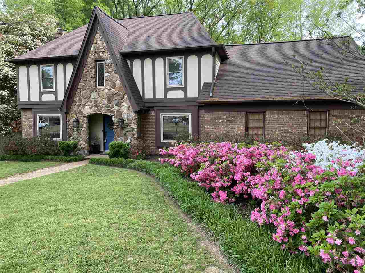 Property Photo:  205 E Valleywood Dr  TN 38017 