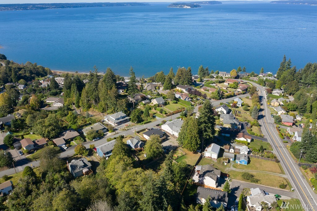 Property Photo:  4517 Seahurst Ave  WA 98203 