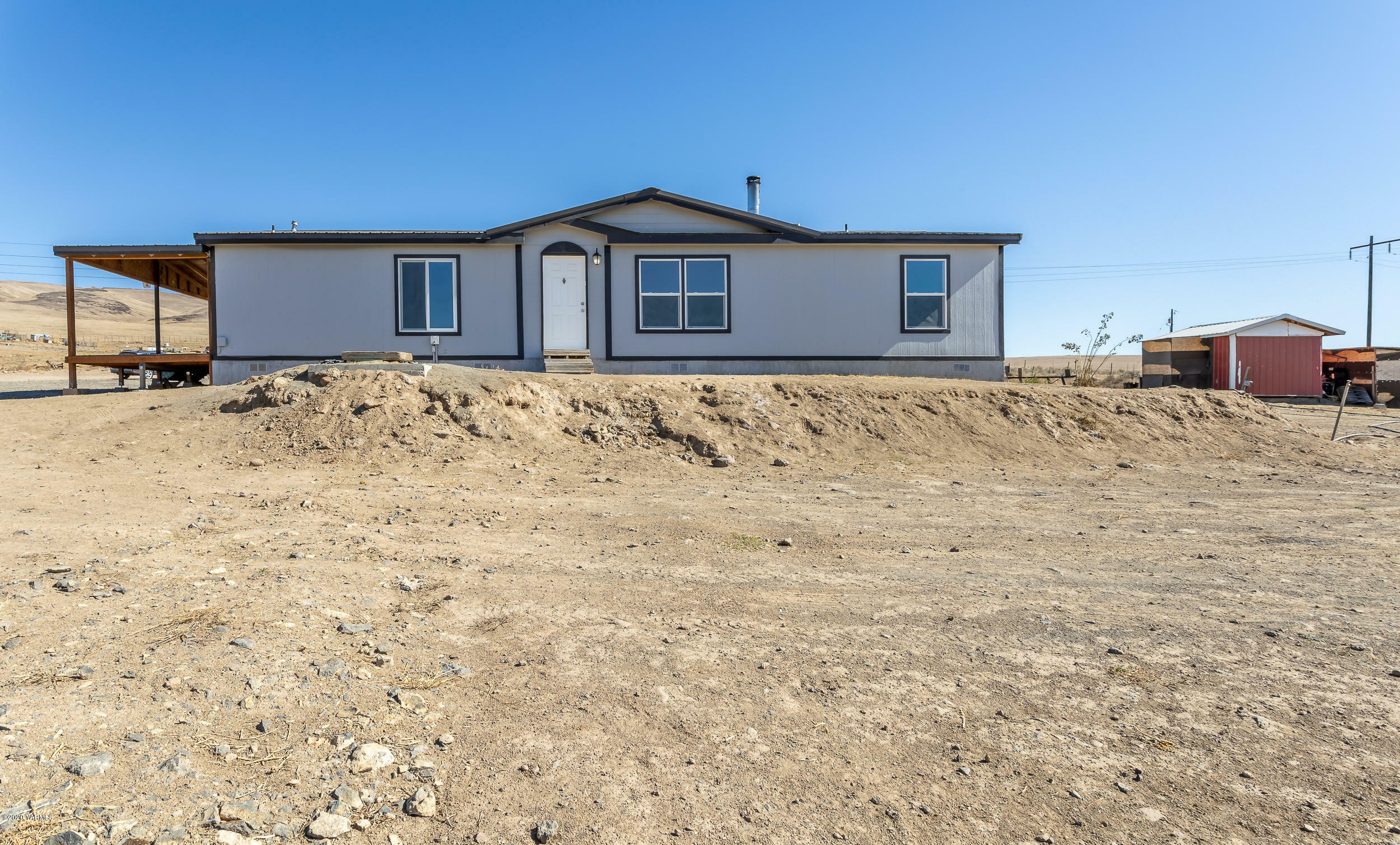 Property Photo: 945 Cabin Ln WA 98942