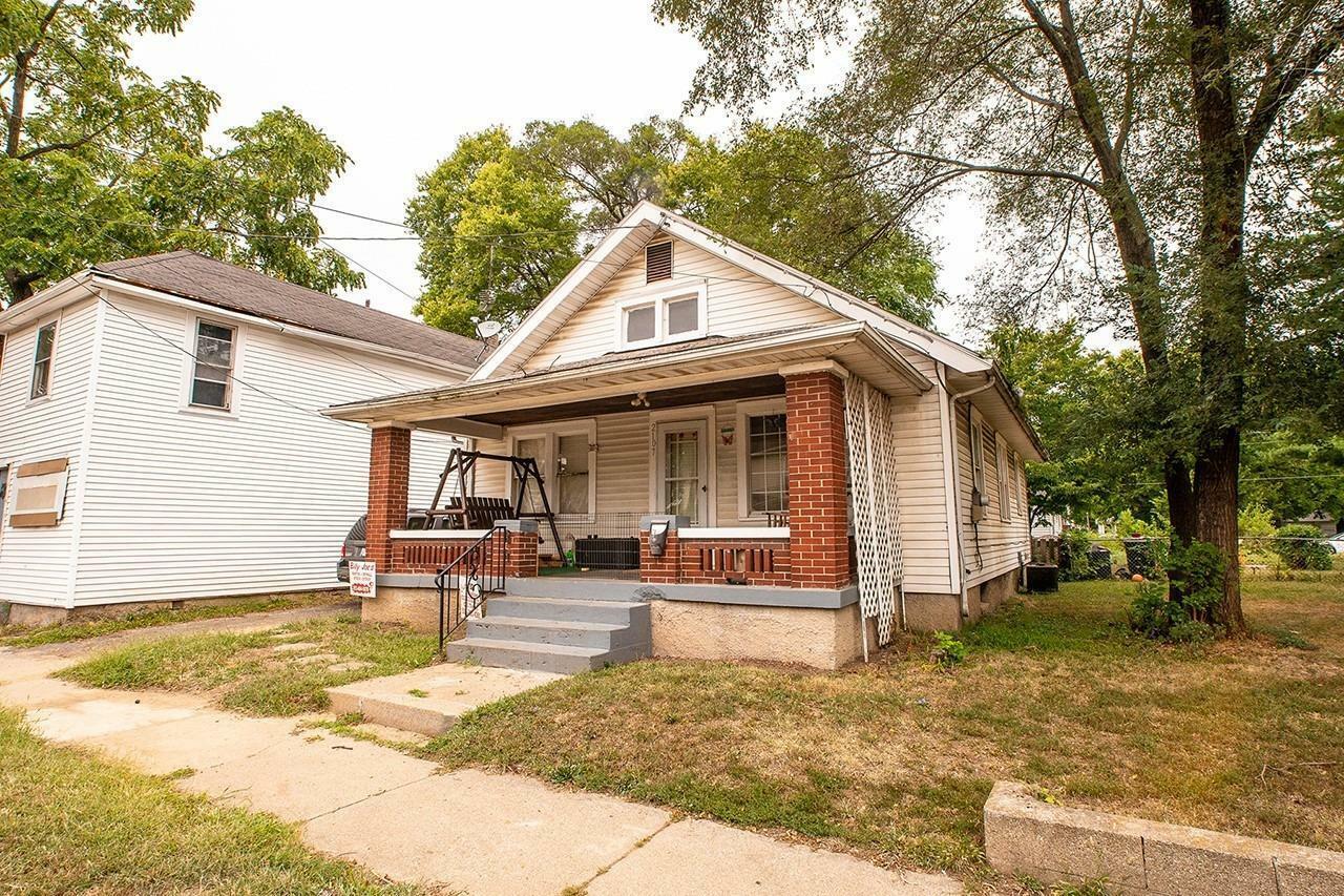 Property Photo:  2107 Woodlawn Ave  OH 45044 