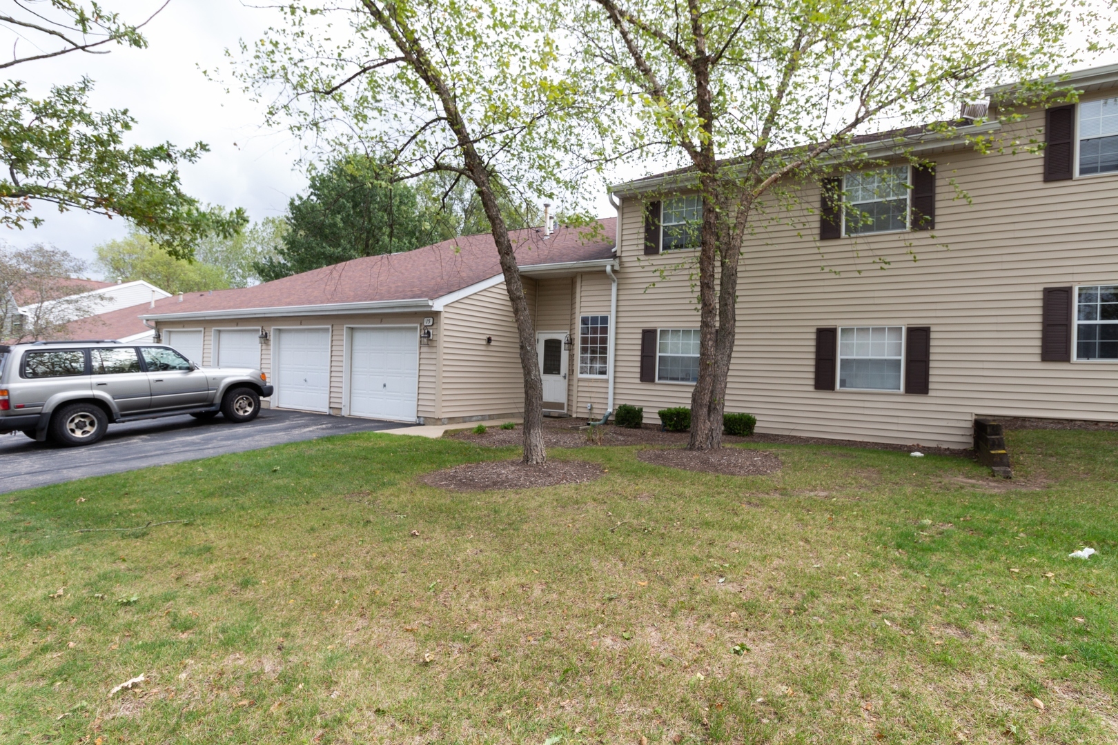 Property Photo:  15 North Victoria Lane A  IL 60107 