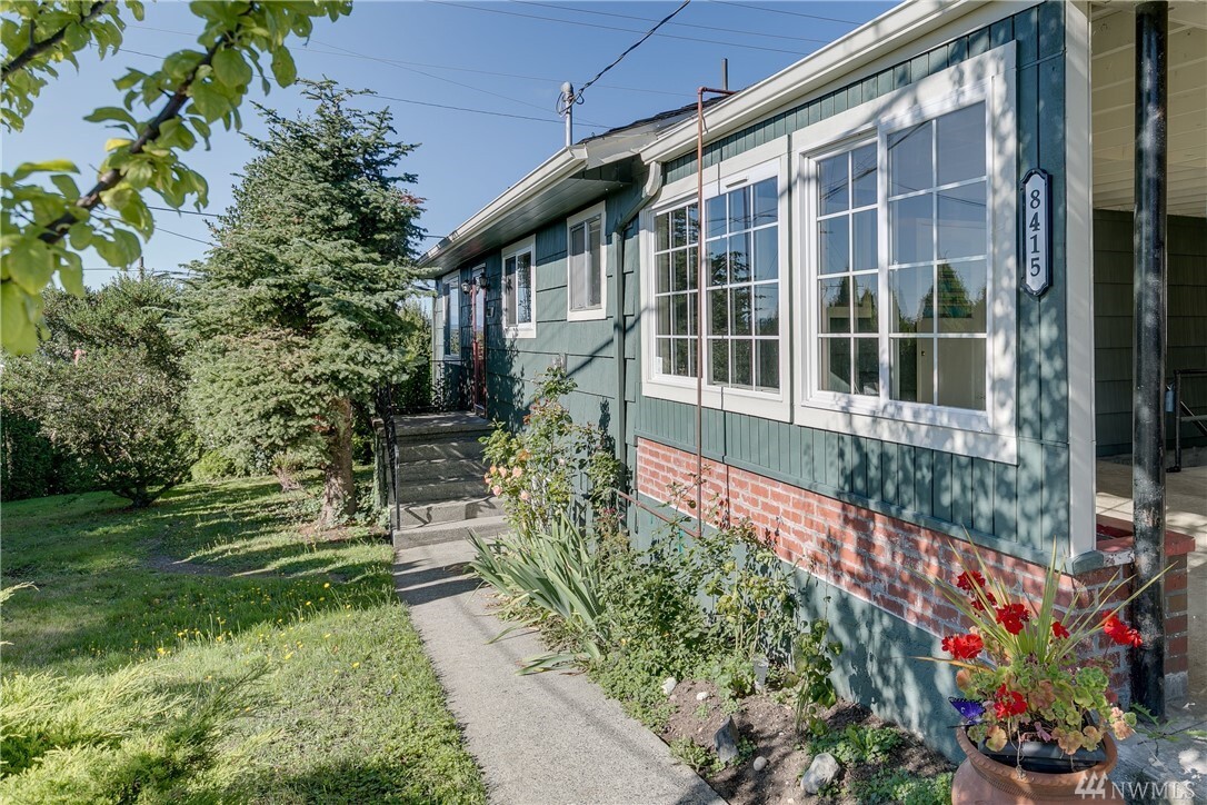 Property Photo:  8415 Cedarhome Dr  WA 98292 