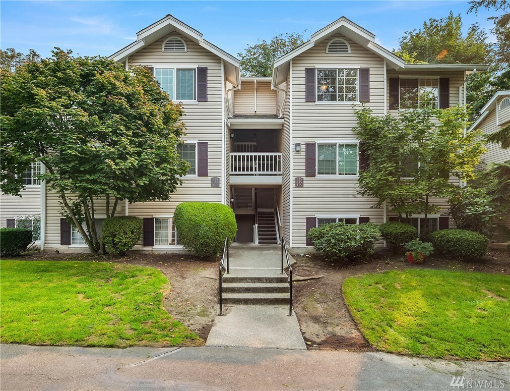 Property Photo:  19230 Forest Park Dr NE D-315  WA 98155 