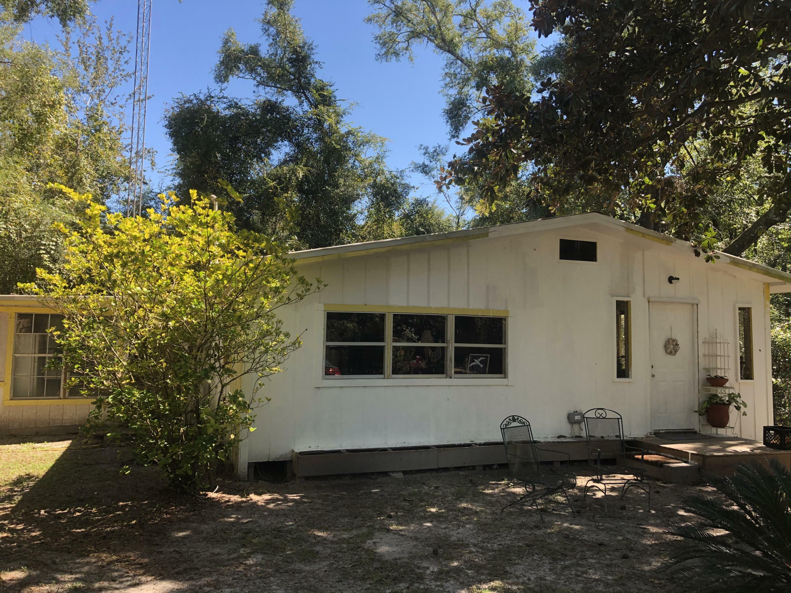 Property Photo: 61 Howard Allen Lane FL 32455