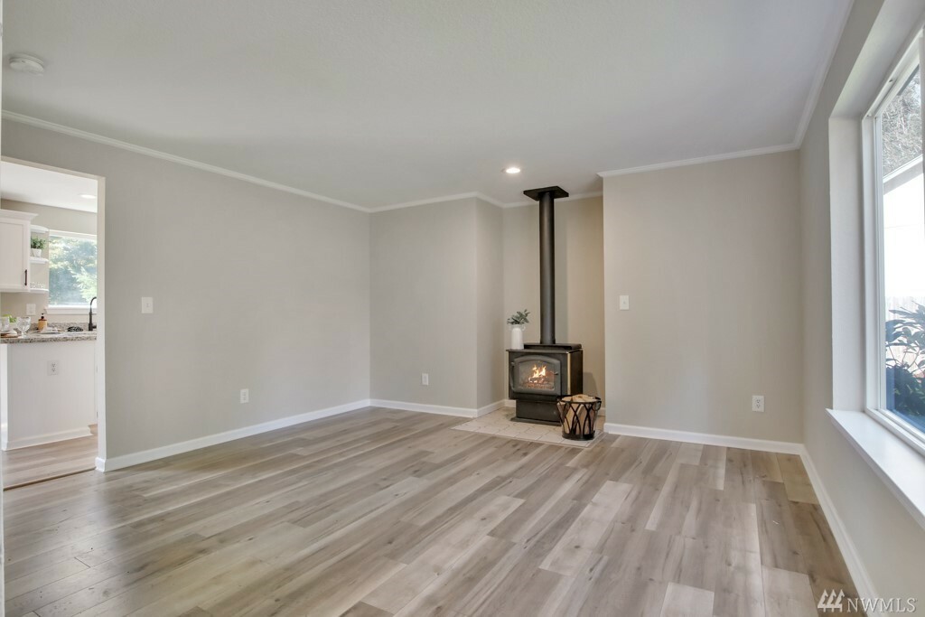 Property Photo: 8102 Tanwax Dr SE WA 98513