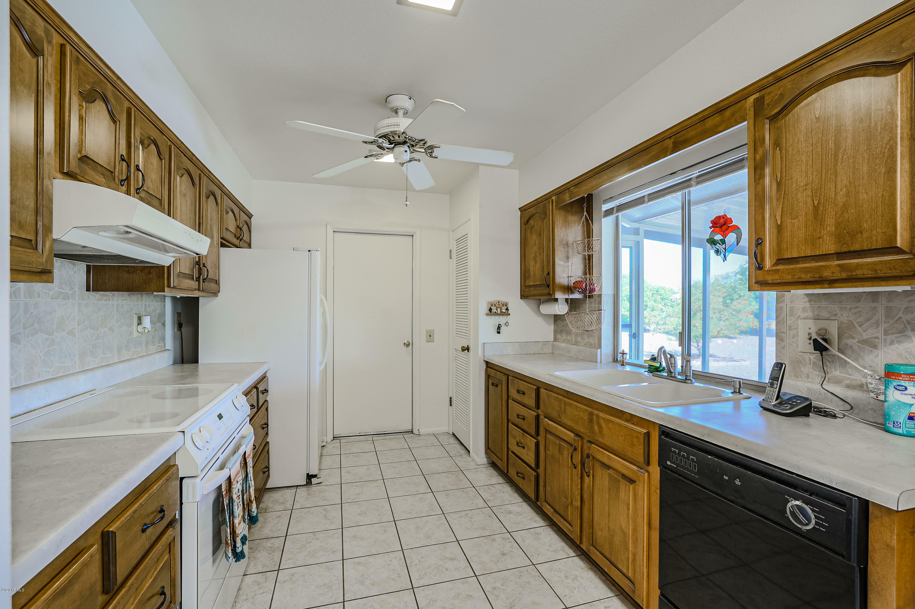 Property Photo: 10240 W Oak Ridge Drive AZ 85351