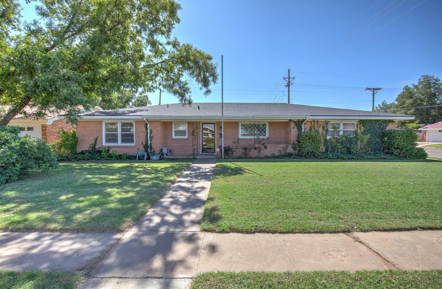 Property Photo:  2131 54th Street  TX 79412 