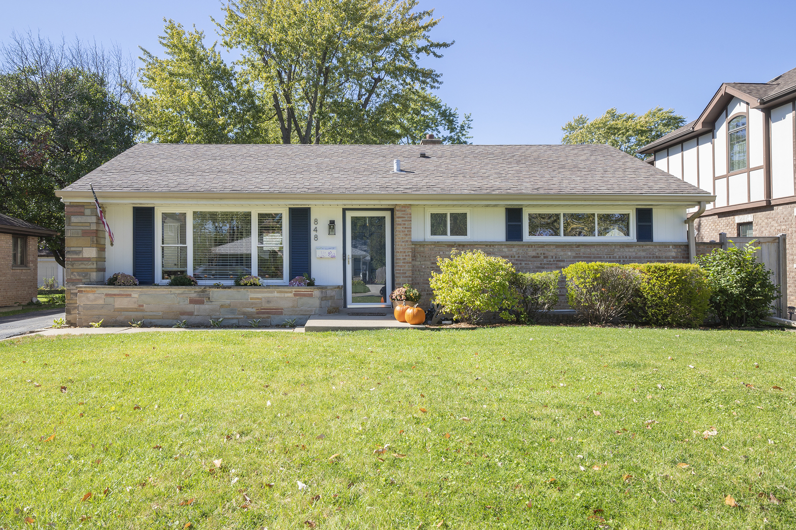 Property Photo:  848 Meadowlark Lane  IL 60025 