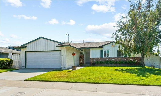 Property Photo:  2126 W Willow Avenue  CA 92804 