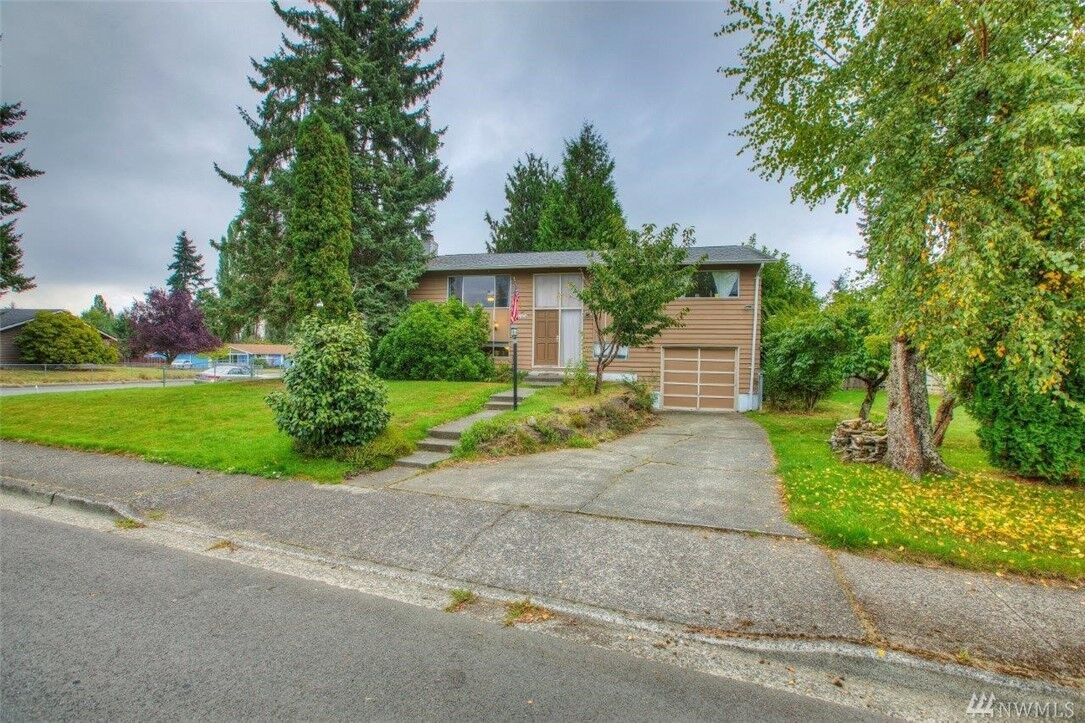 Property Photo:  16504 124th Ave SE  WA 98058 