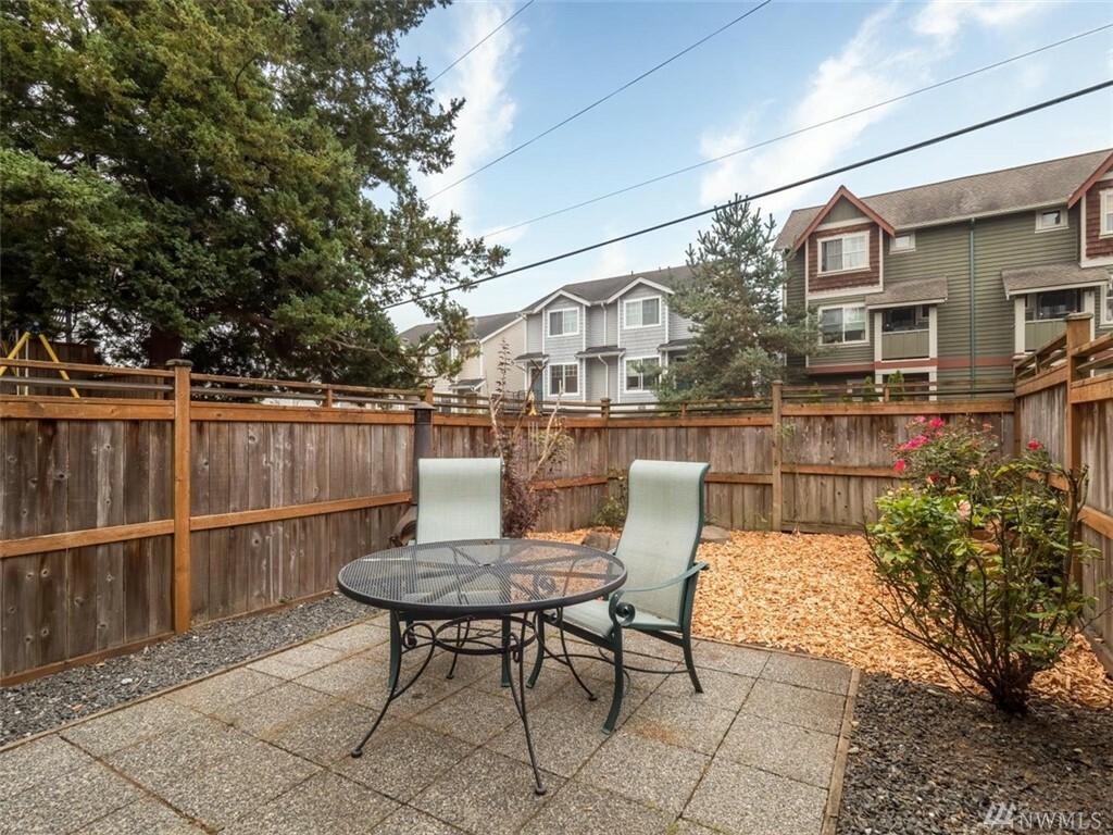 Property Photo:  742 N 94th St  WA 98103 