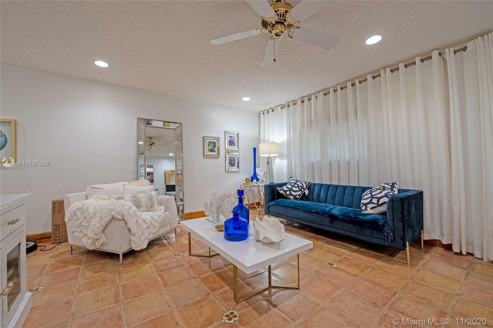 Property Photo:  7421 Twin Sabal Dr 7421  FL 33014 