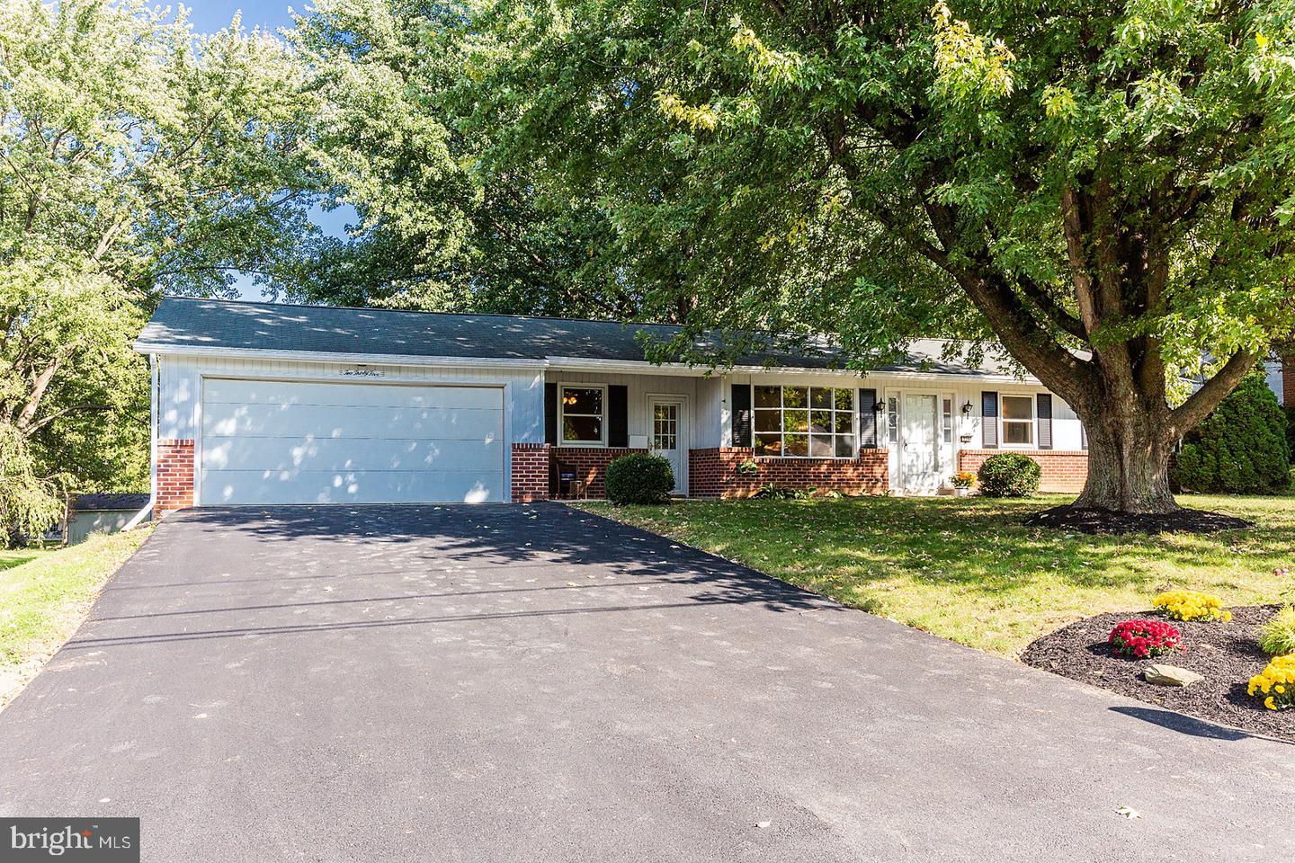 Property Photo: 235 Longfellow Drive PA 17602