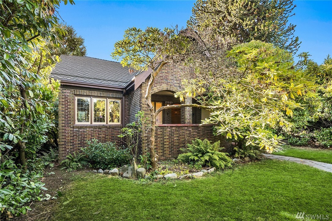 Property Photo: 12009 Greenwood Ave N WA 98133