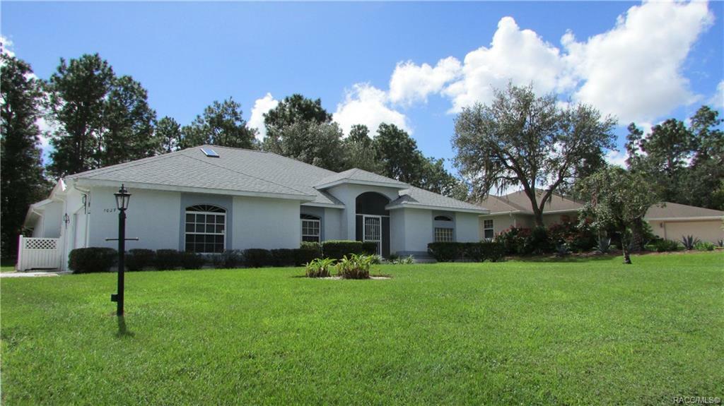 Property Photo:  1027 Short Line Way  FL 34442 