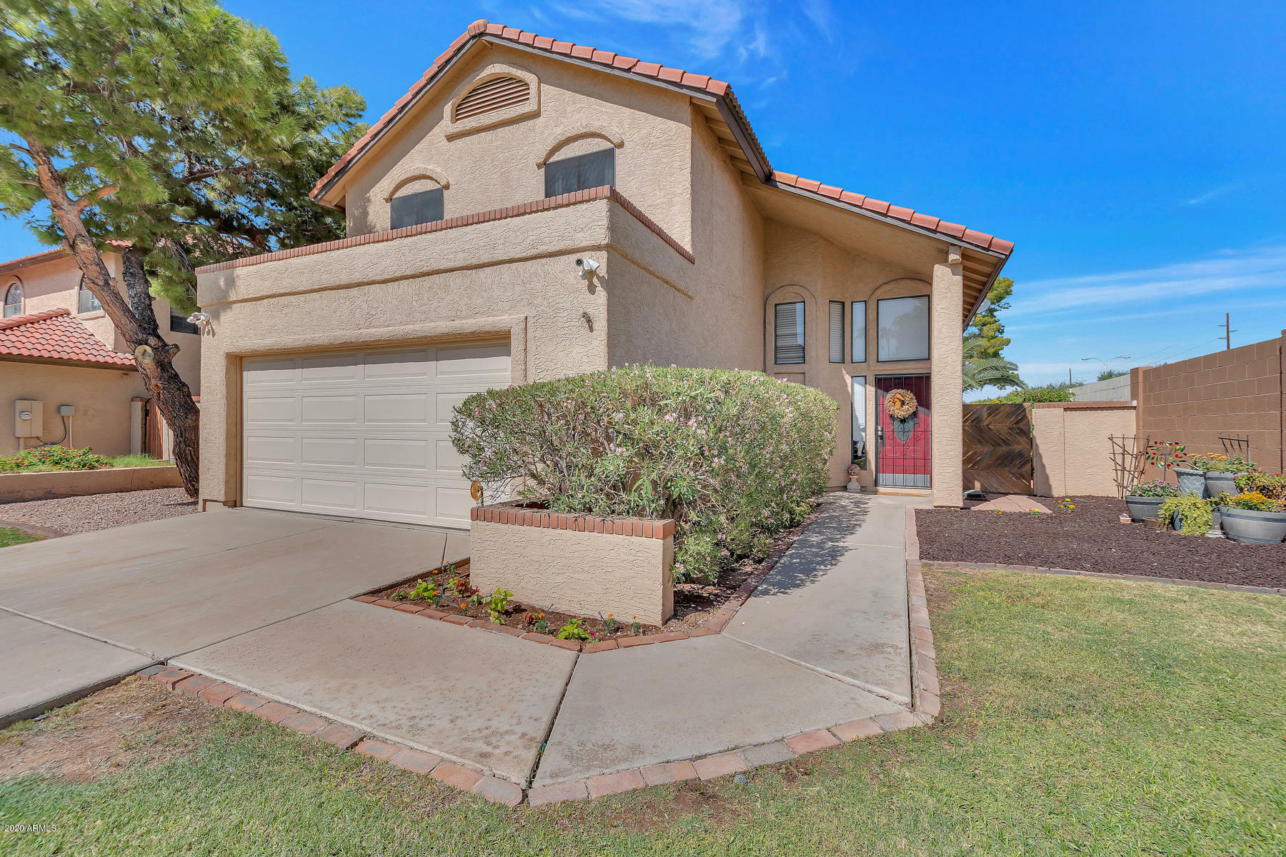 Property Photo:  964 E Manor Drive  AZ 85225 