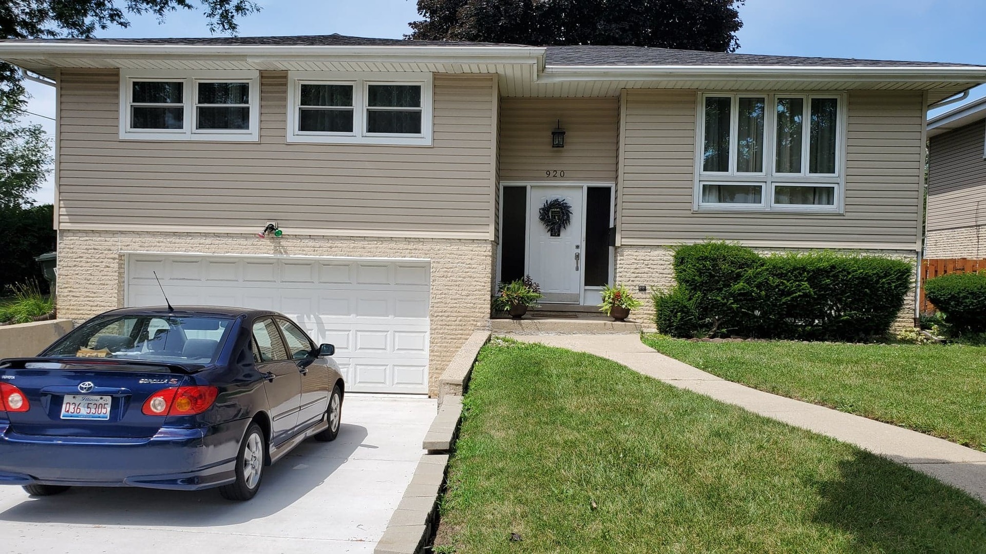 Property Photo: 920 S Maple Street IL 60056