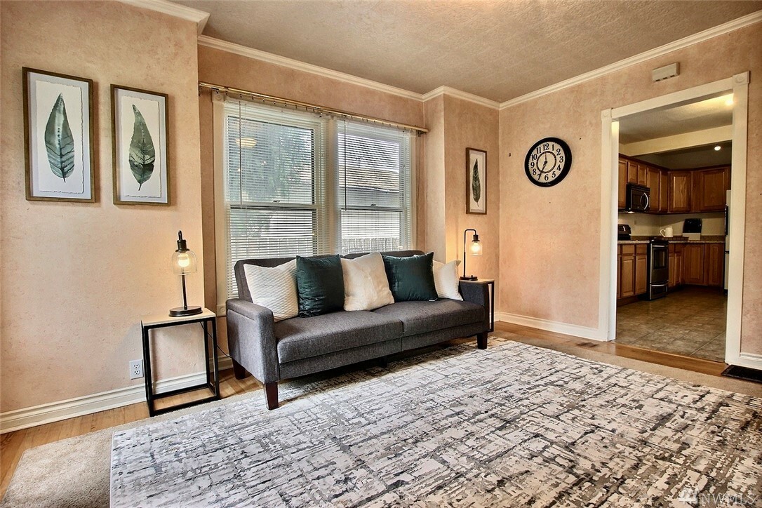 Property Photo: 724 E 52nd St WA 98404