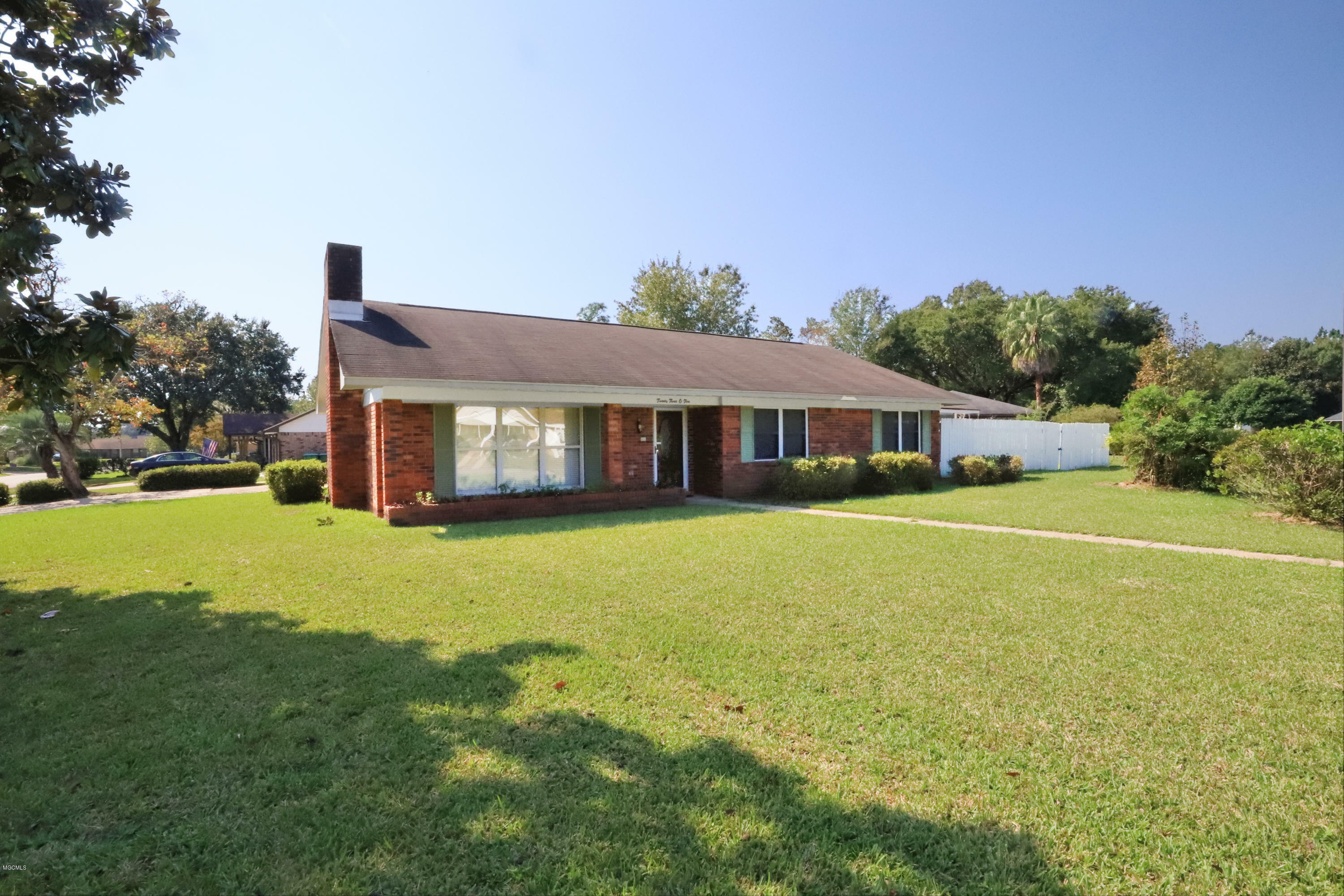 Property Photo:  2302 Wildwood Drive  MS 39503 