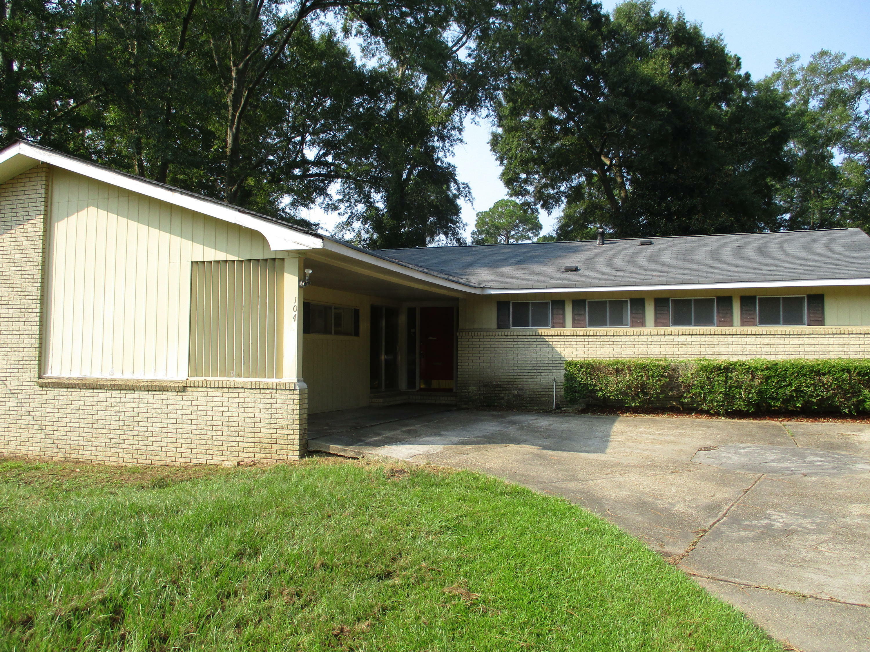 Property Photo:  104 Lee Cir.  MS 39402 