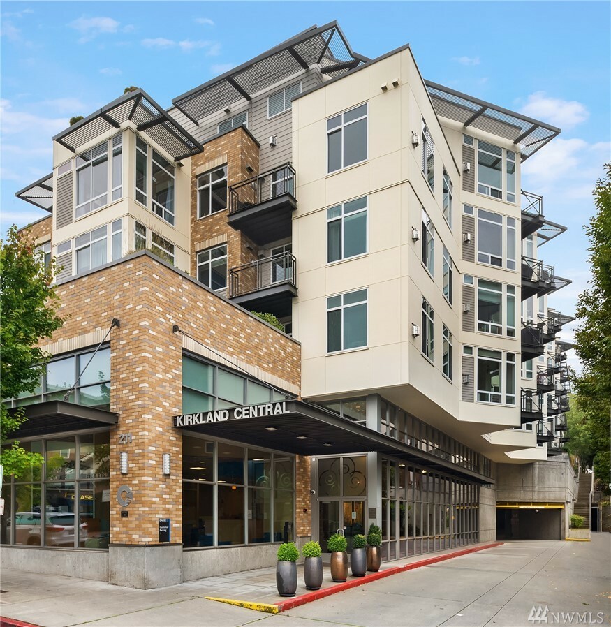 Property Photo: 211 Kirkland Ave 501 WA 98033