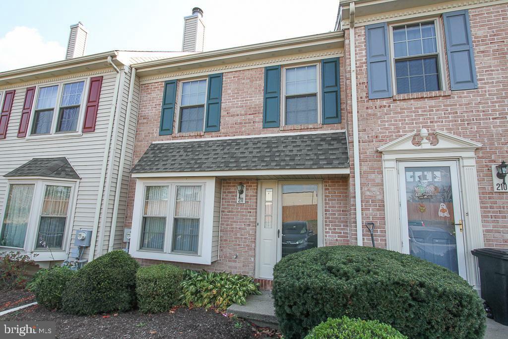 Property Photo: 211 Hollytree Court PA 19464