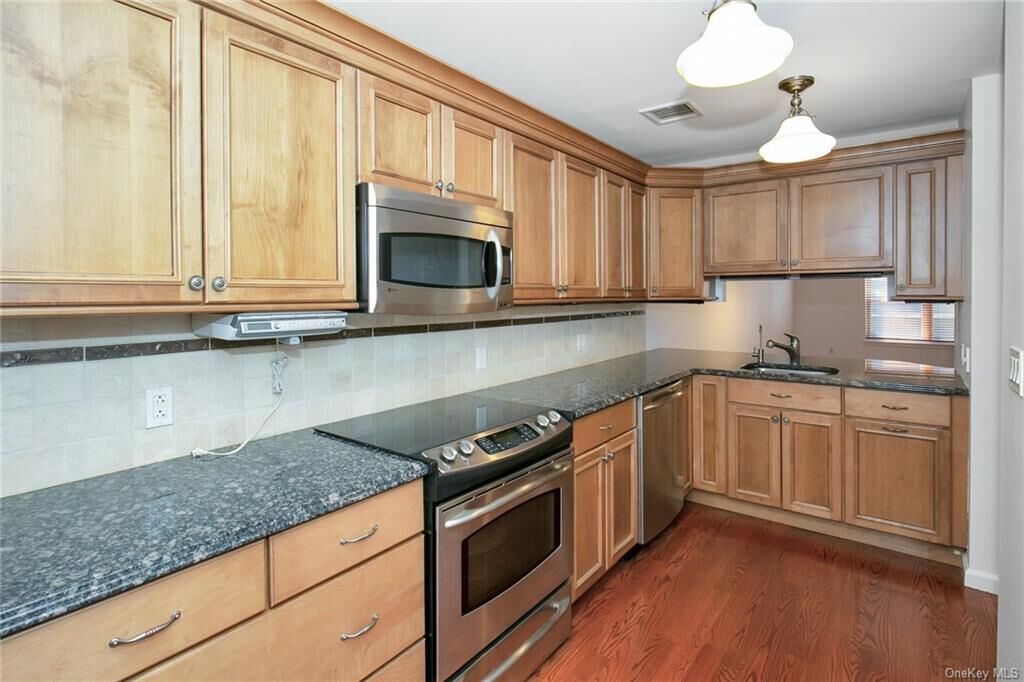 Property Photo:  50 N Broadway 19  NY 10960 