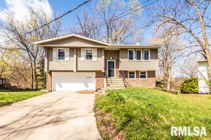5829 N Mar Vista  Peoria IL 61614 photo