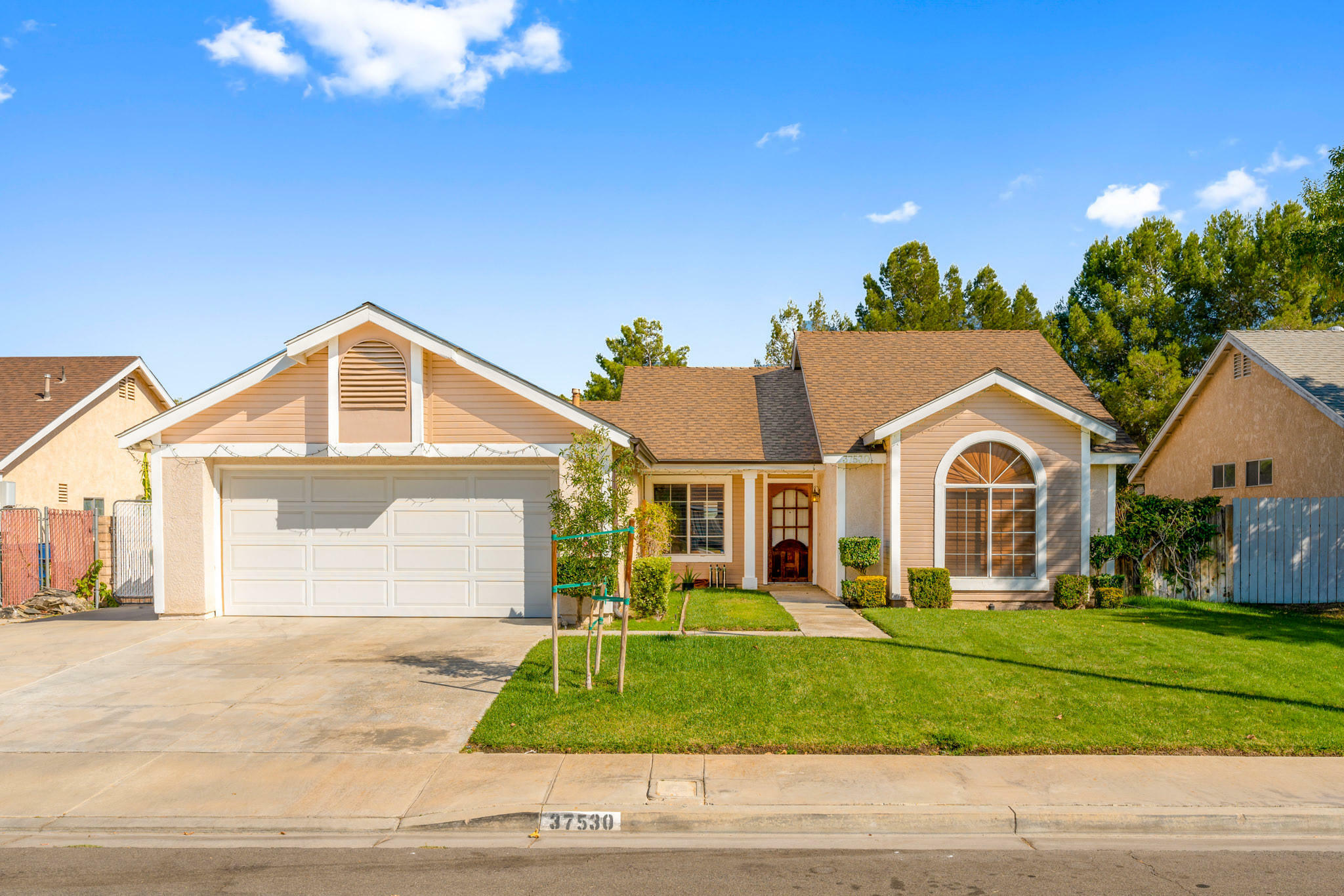 Property Photo:  37530 Manchester Street  CA 93552 