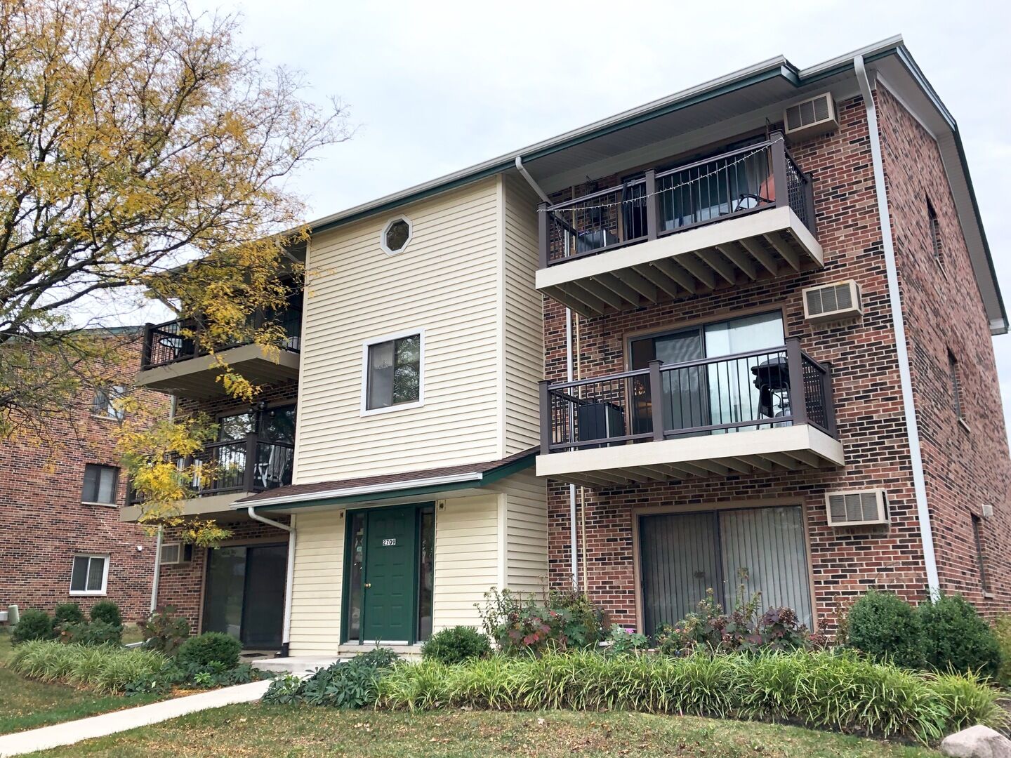 Property Photo:  2709 Northcreek Drive 2101  IL 60517 
