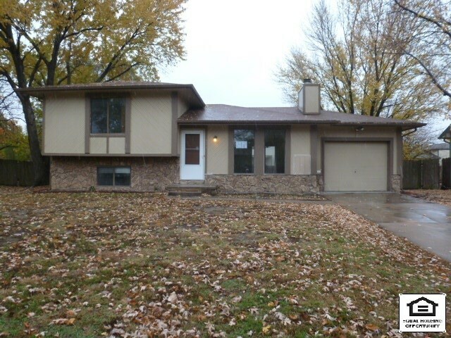 Property Photo: 931 E 54th St S KS 67216