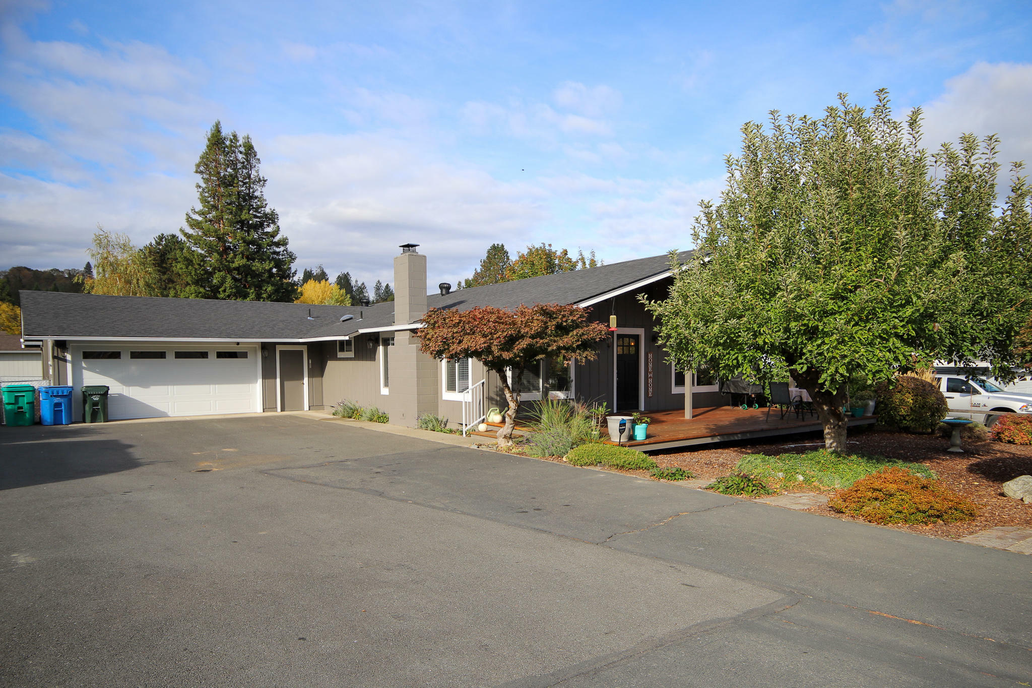 Property Photo:  2094 Montgomery Lane  OR 97527 