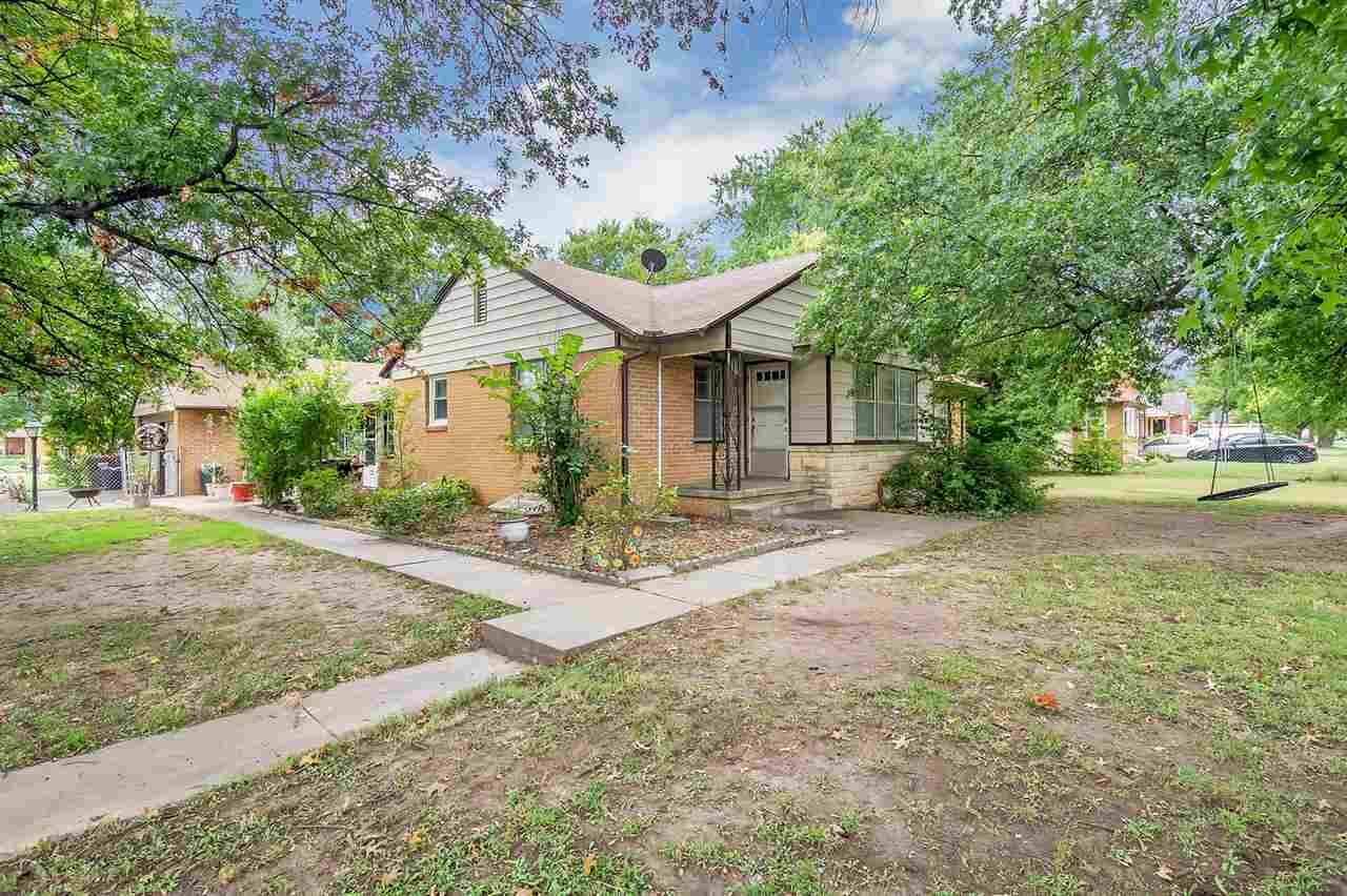Property Photo: 2921 E Lincoln St KS 67211