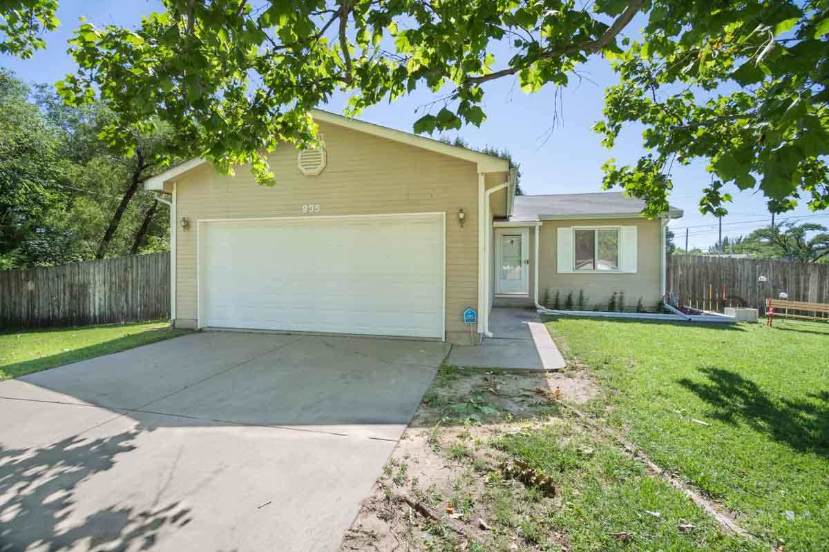 Property Photo: 935 N Illinois St KS 67203