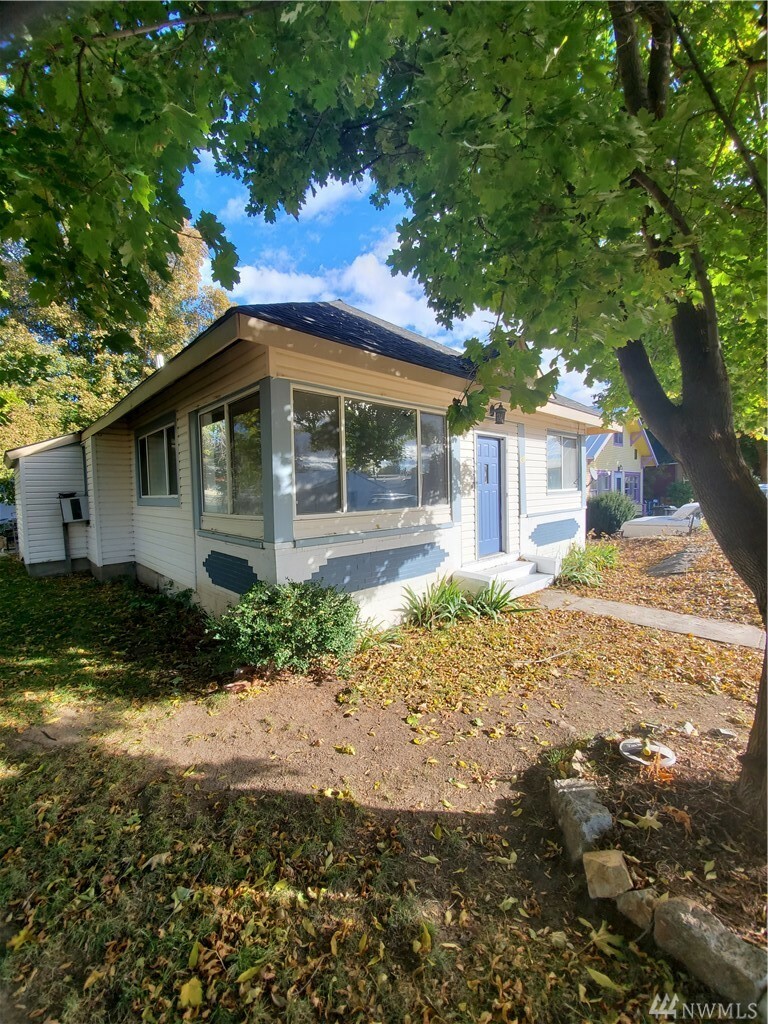 Property Photo: 201 E Ash WA 98858