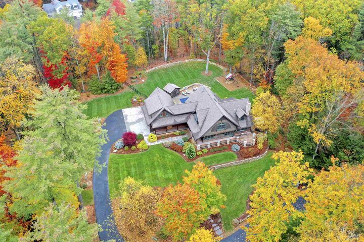 Property Photo:  7 Proclamation Court  NH 03110 