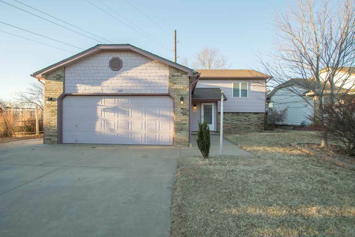 Property Photo:  107 Chestnut Dr  KS 67110 